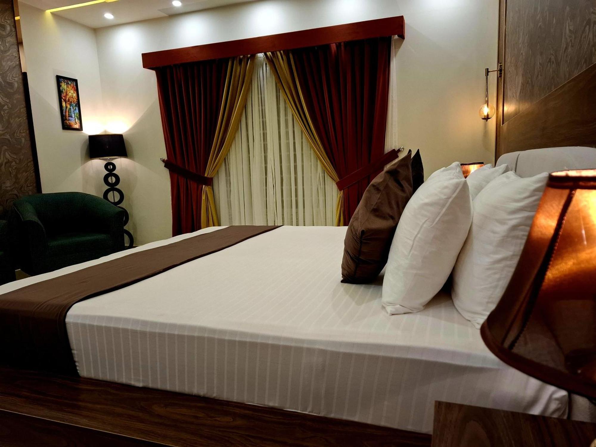 Royal Galaxy Hotel & Residence - Near Islamabad International Airport & Motorway Eksteriør billede